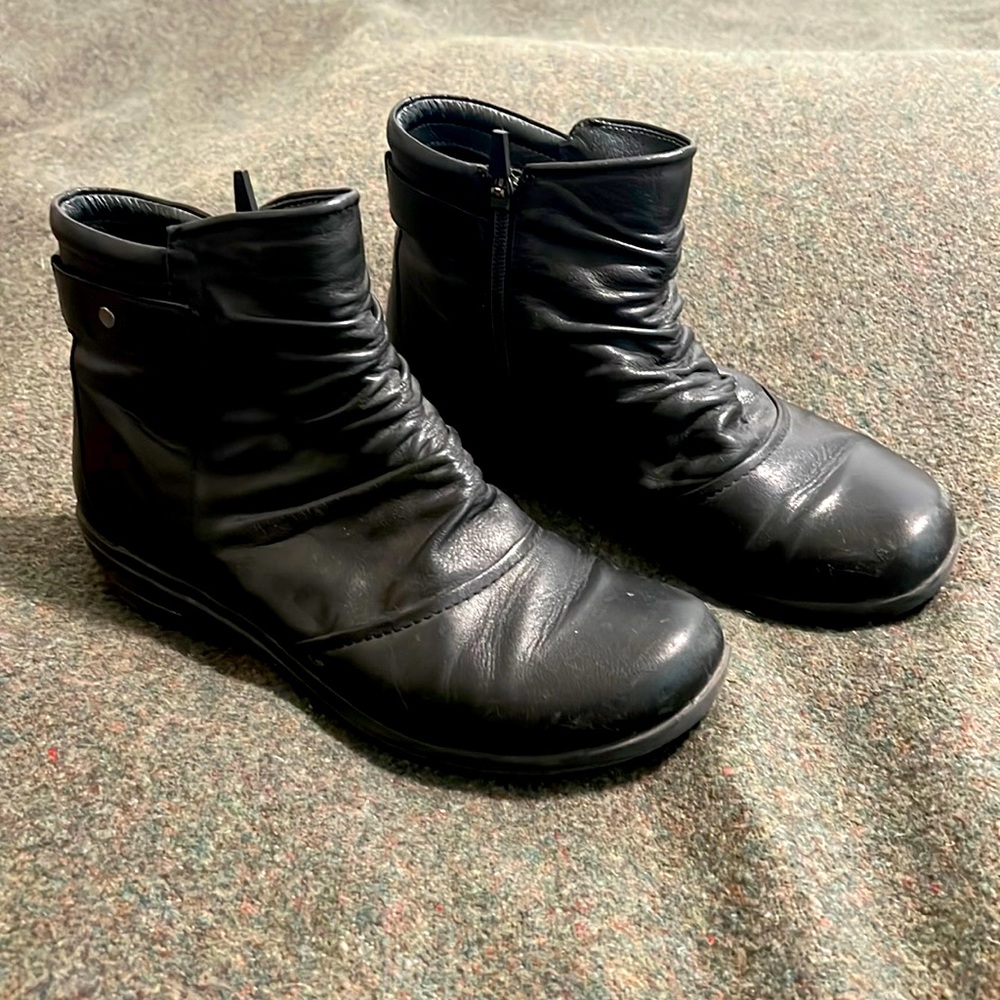 Dansko Booties. Size 41. Black Leather.
